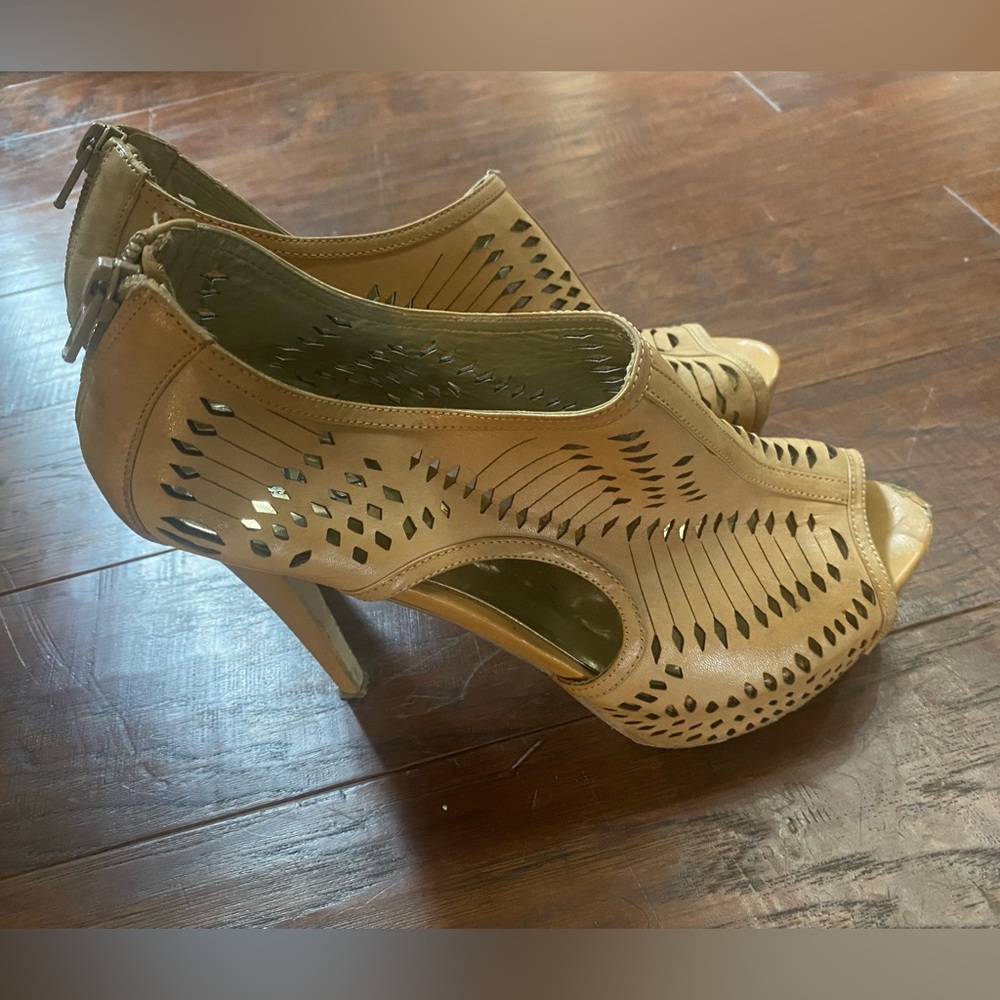 Carlos by Carlos Santiago pumps